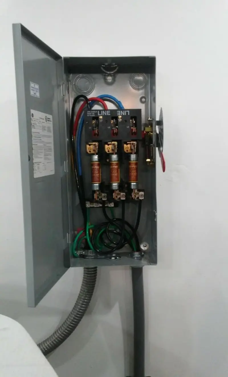 Three-phase disconnect switch installed for Smoke Detector Installation in Lauderhill
